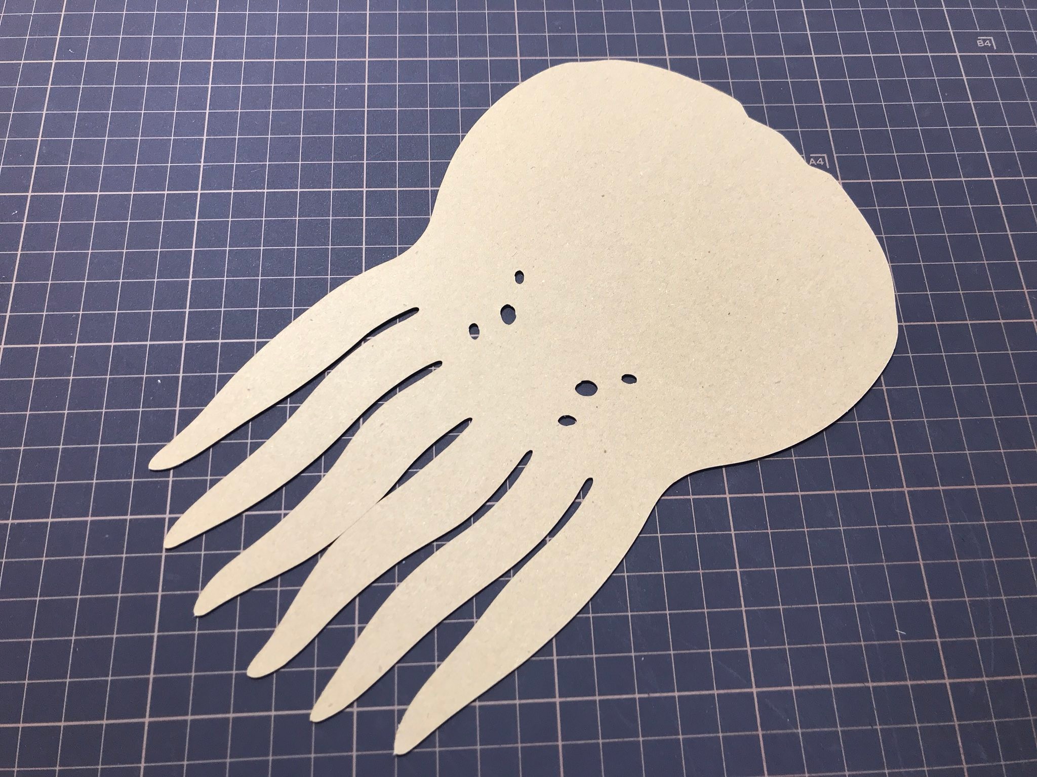 ダンボールと紙でできた 「太陽の門」 オブジェ ダンボールと紙でできた 「太陽の門」 オブジェ 太陽の塔をテーマに