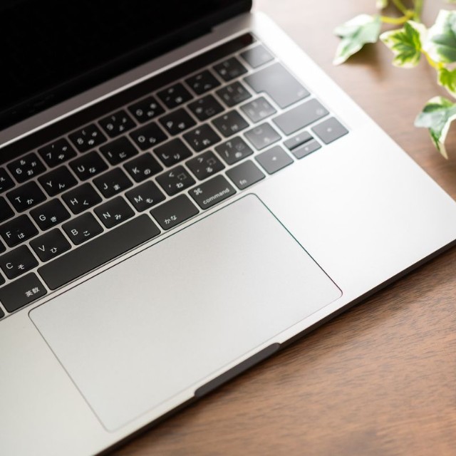 福祉職×副業で月10万円以上稼げた事例とは？※イメージ画像（  sharaku1216/stock.adobe.com/）