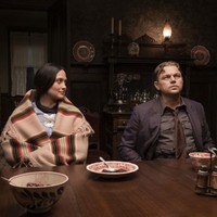 　「キラーズ・オブ・ザ・フラワームーン」（マーティン・スコセッシ監督）でのリリー・グラッドストーンとレオナルド・ディカプリオ