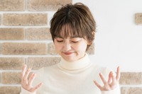 悶々とする女性　※この画像はイメージです（maru54/stock.adobe.com）