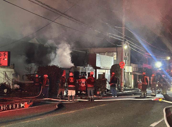 【速報】岡山市南区福吉町で住宅火災　高齢女性が救急搬送　約1時間半後に鎮圧　13日午前2時15分現在