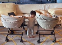 ふたりの弟の面倒を見るのは大変♡（提供：＠moontwins.0810さん）
