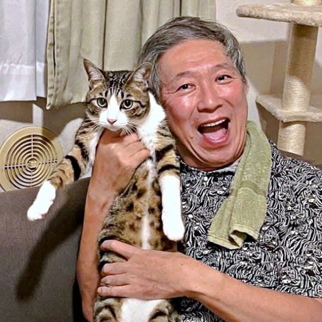 家族になって12カ月経過、すっかり大きくなったトラヴィスくんと、変わらず満面の笑みを浮かべるパパ（画像提供：にくきゅうさん）