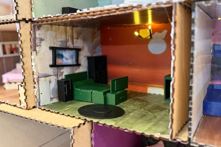 生徒の作品。3Dプリンターなどを備えた学校の「メカスペース」で作った