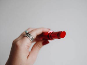 次会うときは口紅を差して、彼に会えた嬉しさが伝わるように