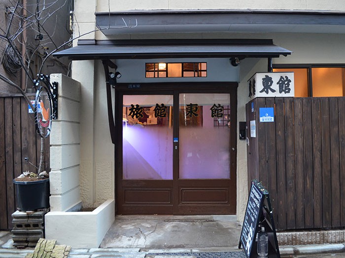 カフェの正面。「東館」の名前が残る