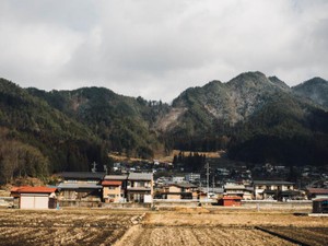 初潮は盛大に祝われ、大量の赤飯と共に親戚や近所の人まで知れ渡った