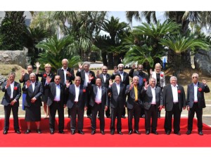 引っ張りだこの太平洋の島国　日本は存在感示せるか