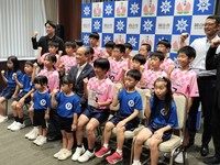小学生ドッジボールの全国大会に出場する岡山市のチームが市長表敬　