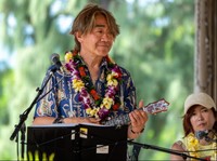 「ウクレレオールスターズ」の〝ウクレレ王子〟こと野村義男