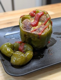 種を取らずに作るピーマンの肉詰めとは？