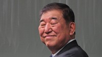 満面の笑顔で会場からの質問に応じる石破茂前首相＝都内の専修大学神田キャンパス（撮影・白坂和哉）