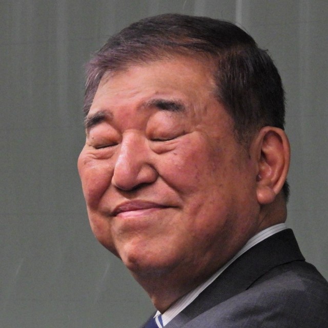 満面の笑顔で会場からの質問に応じる石破茂前首相＝都内の専修大学神田キャンパス（撮影・白坂和哉）