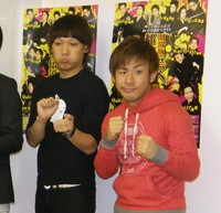 チーモンチョーチュウ（左から）白井鉄也、菊地浩輔（2017年撮影）