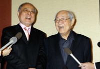 長門裕之さん(右)と津川雅彦さん=2010年