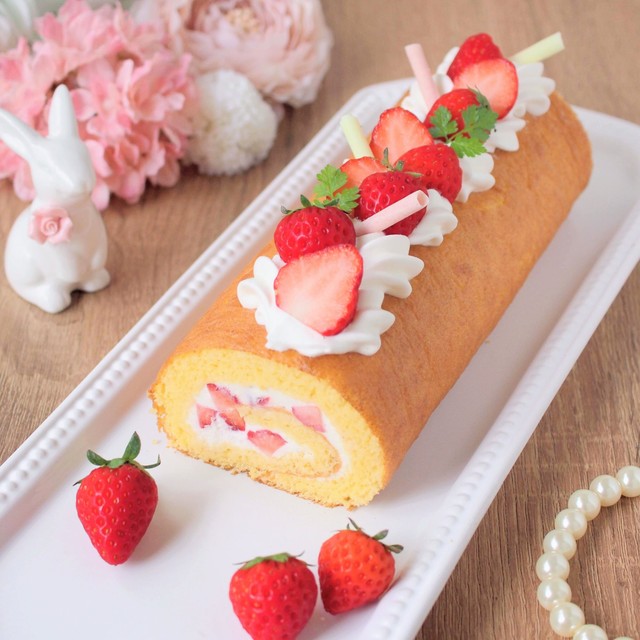 いちごのロールケーキ／杏仁豆風さん（@sweet_s_teews）提供