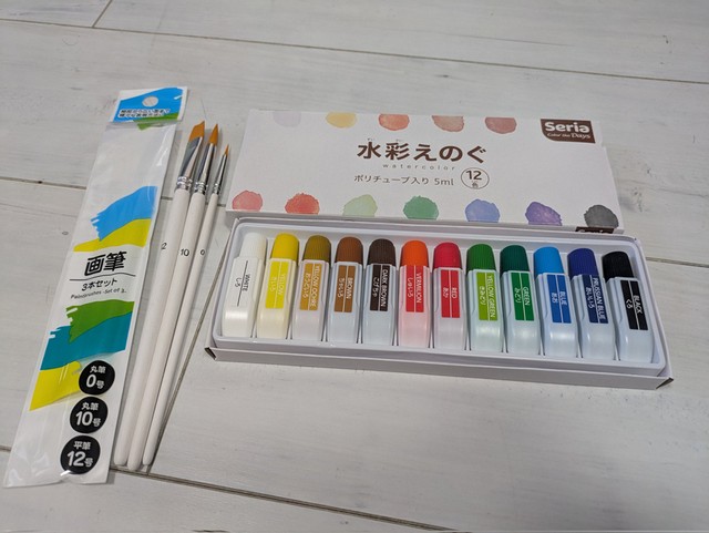 セリアの絵の具と筆で２２０円…安い（提供：小野月世さん）