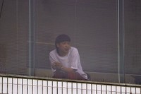 休憩中にレースを観戦するエースさん。ファンに気付くと…