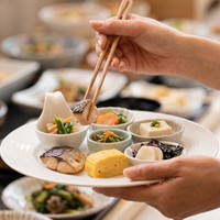 朝食バイキング　※画像はAIが生成したイメージです（AoIro scIA/stock.adobe.com）