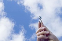 スモッグフリータワーで集めた大気中の汚染物質でつくったスモッグフリーリング=Daan Roosegaarde提供