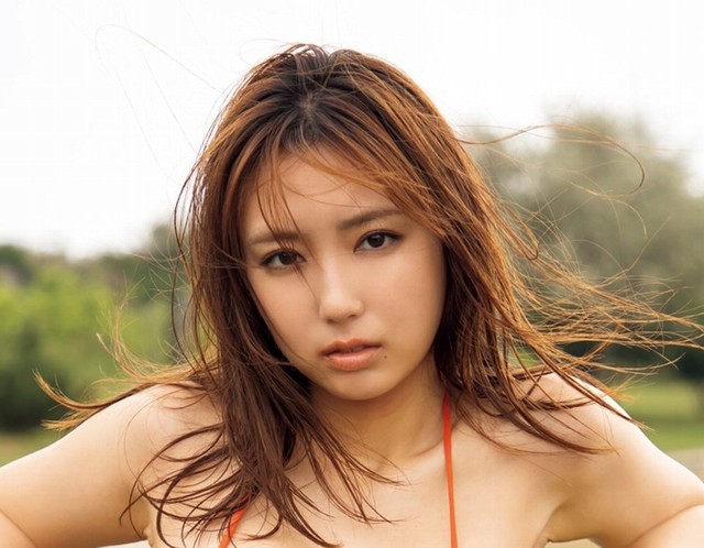 「FLASH」（25年10月7日発売号）で表紙・巻頭を飾った沢口愛華ⓒ光文社／週刊FLASH＝写真・YUJI TAKEUCHI（BALLPARK）