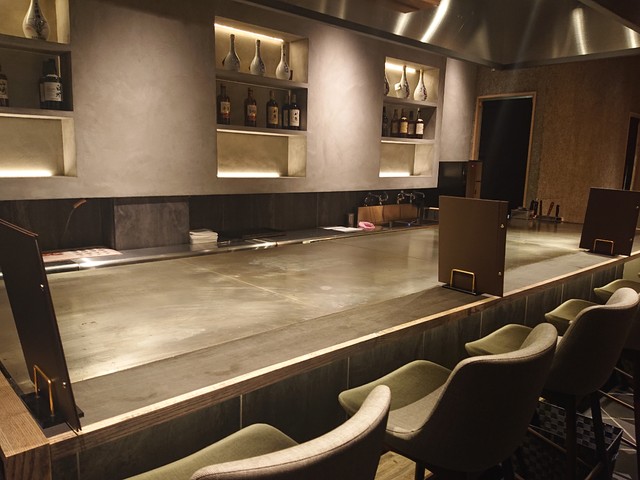 1階にはド迫力の鉄板が