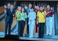 （前列左から）渡辺正行、野呂佳代、沢口靖子、三宅裕司（後列同）深沢邦之、小倉久寛、ビビる大木、春風亭昇太、東貴博＝2026年