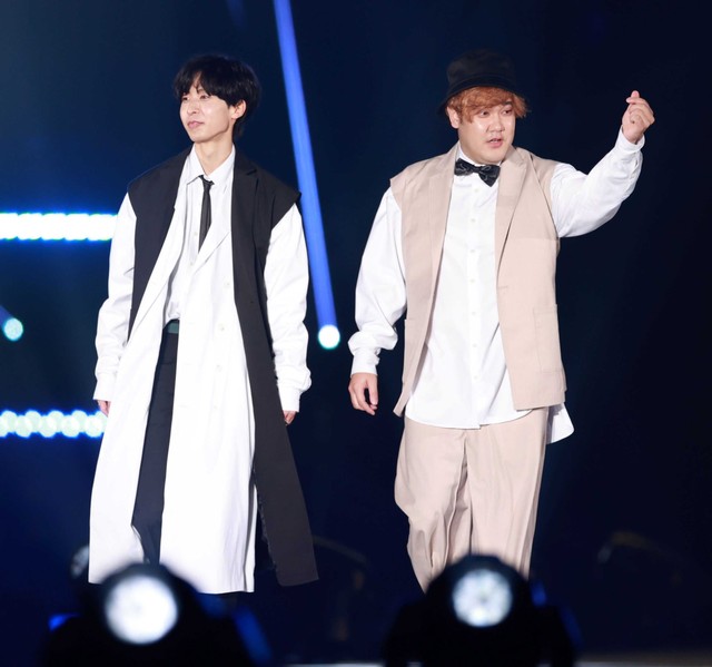 「はなおでんがん」時代のはなお（左）とでんがん（2022年撮影）