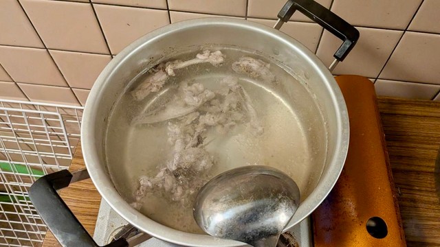 ヤマドリという貴重なジビエから取れたスープ（提供：そらさん）