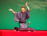 「第17回社会人落語日本一決定戦」決勝で落語を披露する葵家金太郎さん