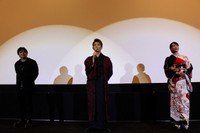試写会後にサプライズで登場した木村拓哉さんら＝2023年1月23日、T・ジョイ京都