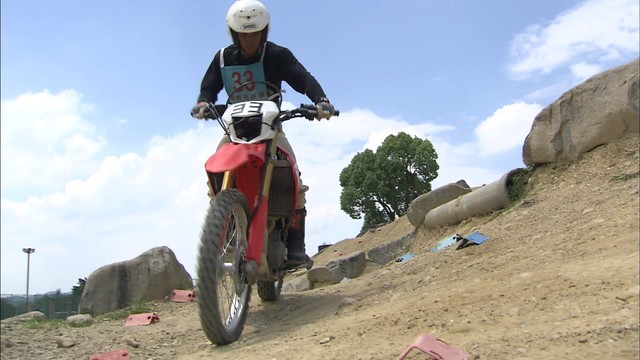 災害時を想定　四国4県の白バイ隊員が「トライアル走行」の技術を競う