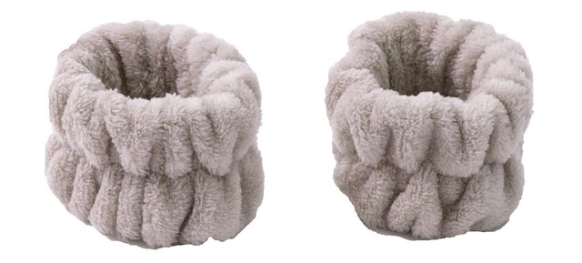 吸水アームバンド。2個入りで税込み330円（株式会社パル提供）