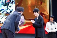 授賞式のプレゼンターとして登場した本郷奏多