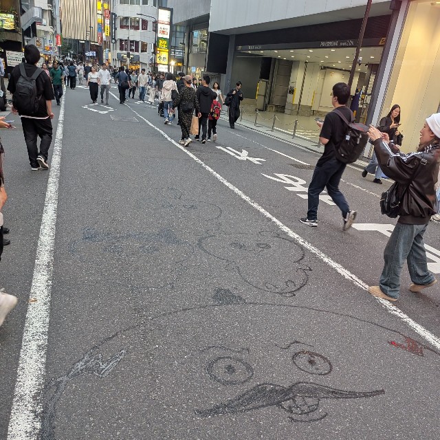 池袋の歩行者天国にちいかわが！？（ちょちょさん提供）