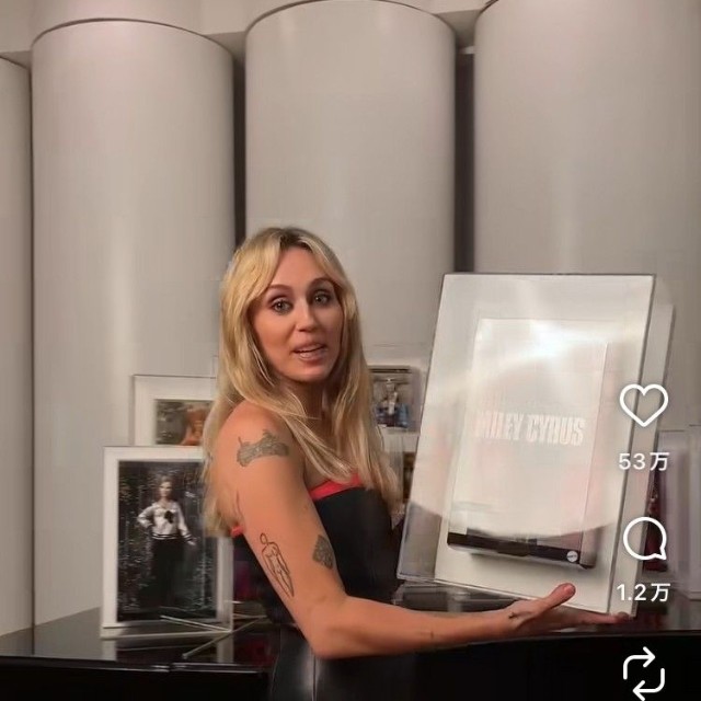 マイリー・サイラスのインスタグラム＠mileycyrusより