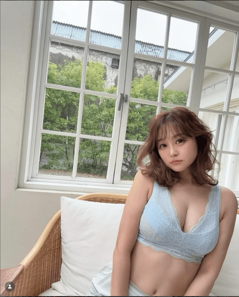 鈴木奈々のインスタグラム（＠nana_suzuki79）より
