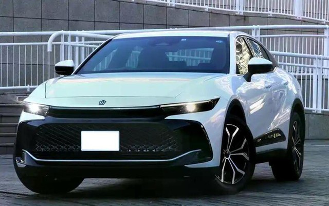 クラウンクロスオーバー（提供：norico by ガリバー）