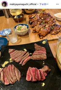 山口馬木也のインスタグラム@makiyayamaguchi_officialより(ステーキ、豚足、炊き込みご飯)