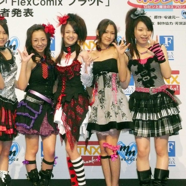 「THE ポッシボー」時代の（左から）大瀬楓、秋山ゆりか、橋本愛奈、岡田ロビン翔子、後藤夕貴、諸塚香奈実＝2007年11月撮影