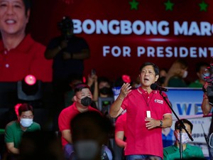 「エリートの偽善」に憎しみ、ここでも　フィリピン大統領選、先頭はマルコス氏の息子