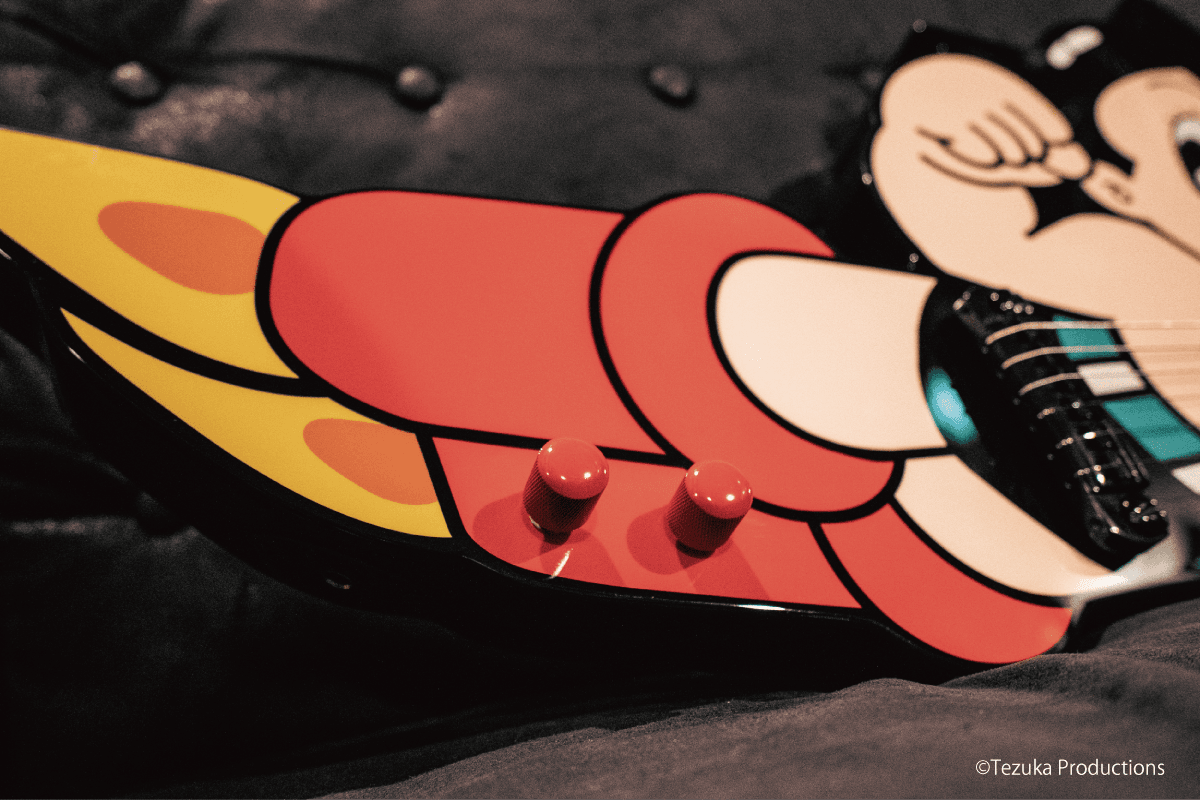 イラストの邪魔をしないパーツを選定©Tezuka Productions