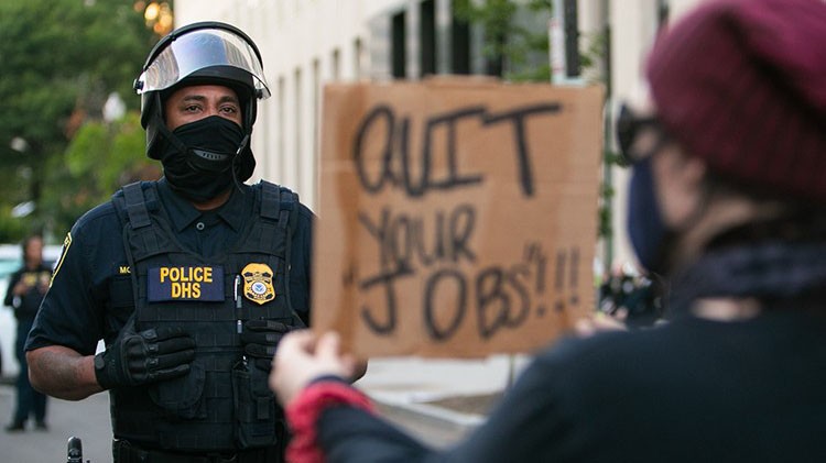 人種差別 で信頼落ちたアメリカの警察 改革の現場を見た 朝日新聞globe