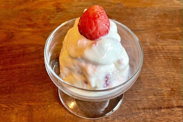 トッピングにも冷凍イチゴを使用