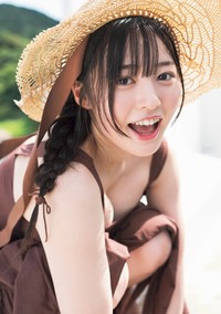 白濱美兎「旬撮GIRL Vol.28」（扶桑社）より＝撮影／唐木貴央 ヘアメイク／新井祐美子 スタイリング／菊地文子