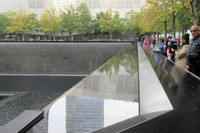 世界貿易センタービルの跡地=2025年10月、ニューヨーク、福田宏樹撮影