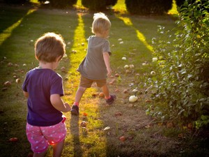 遠足の帰り道、息子が無邪気に差し出した小石。先生は笑顔で応えた