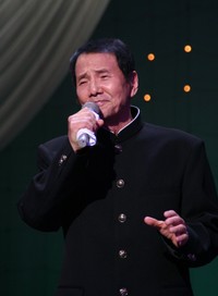 白根一男さん＝2008年10月16日「日本歌手協会 第35回歌謡祭」