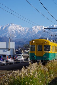 立山連峰と富山地方鉄道（画像提供：舟橋村役場）