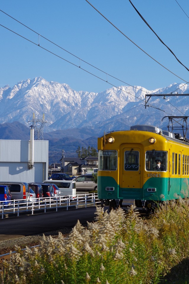 立山連峰と富山地方鉄道（画像提供：舟橋村役場）